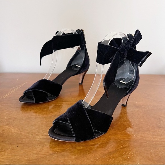 Chloe • Chris Bow Sandals heels black velvet ankle tie patent leather open toe - Picture 1 of 10